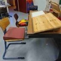 Stuhl mit Auflage am Schreibtisch
